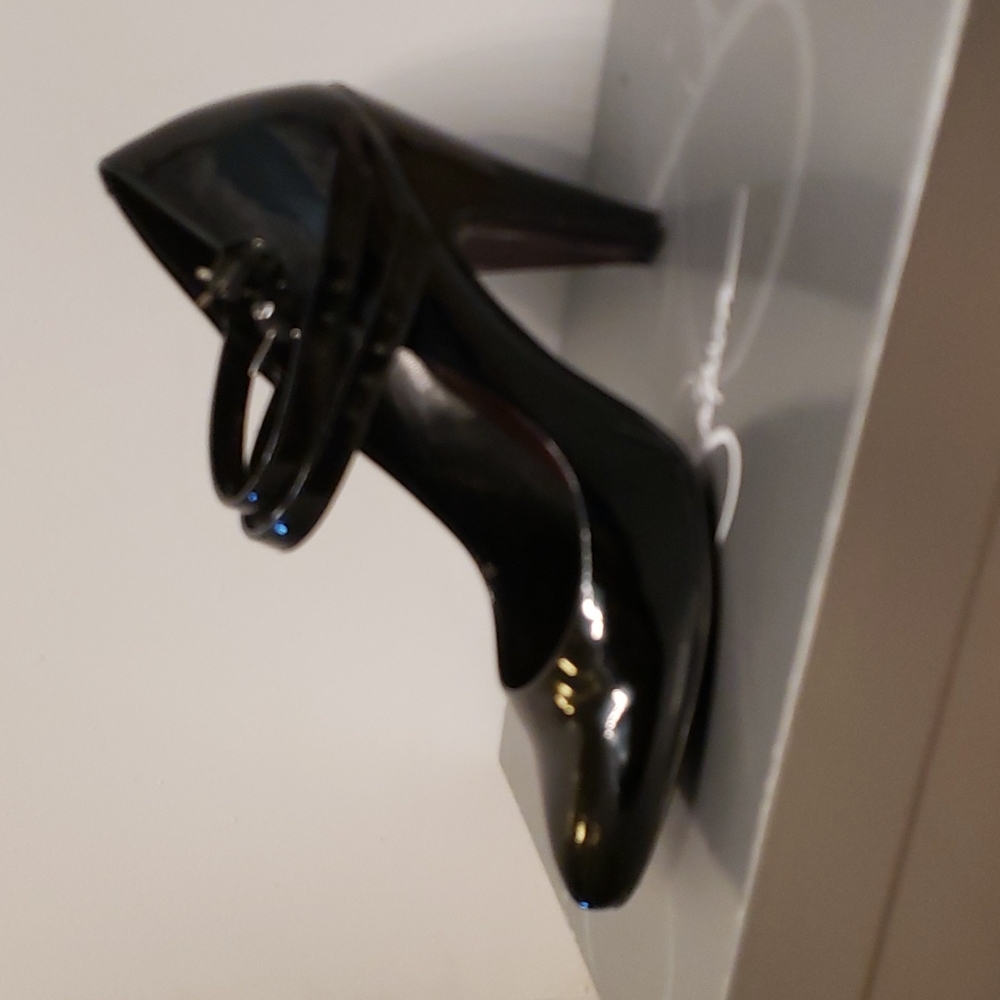 Jessica Simpson, JS-MANNING style, black patent, 6.5M